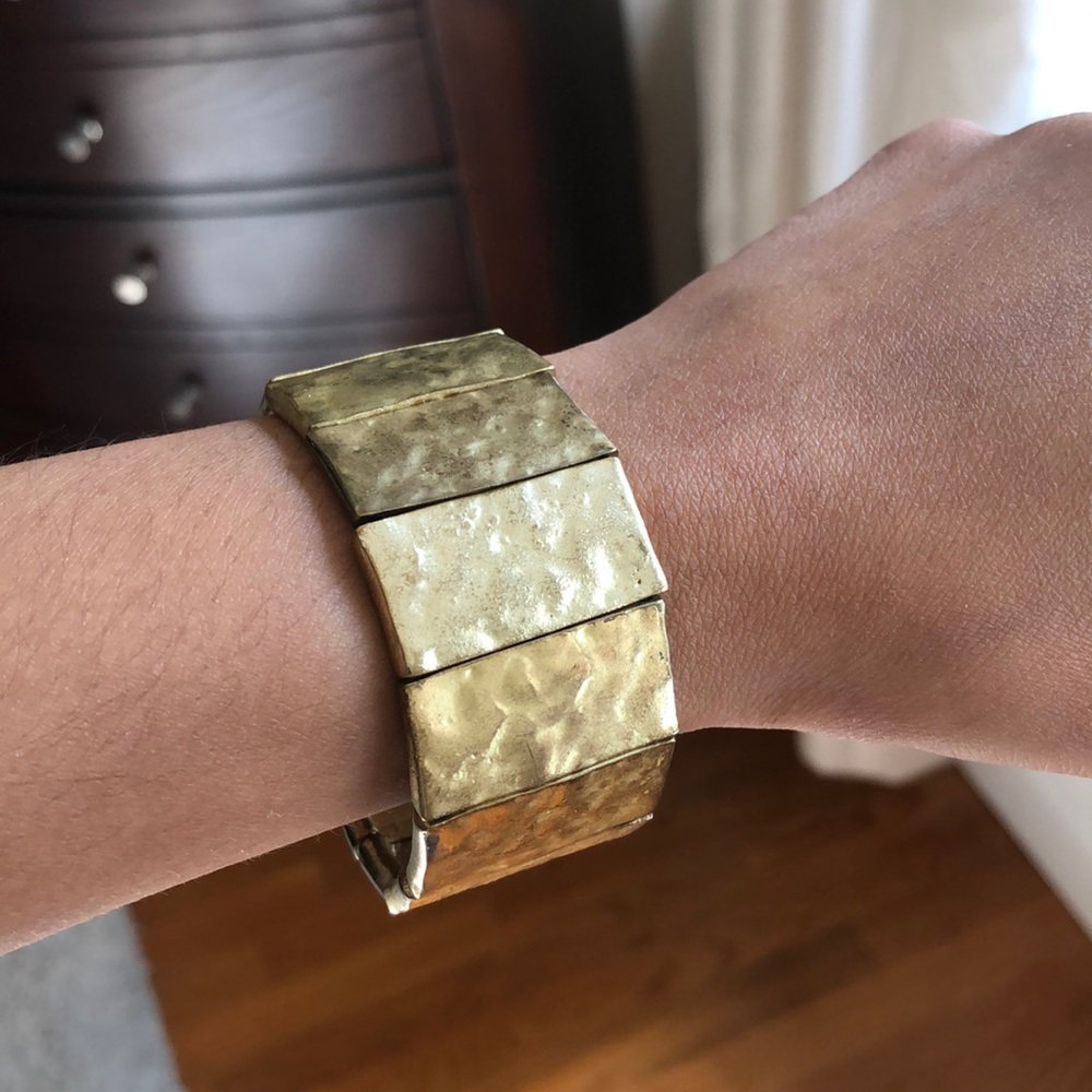 Stretch gold tone bracelet